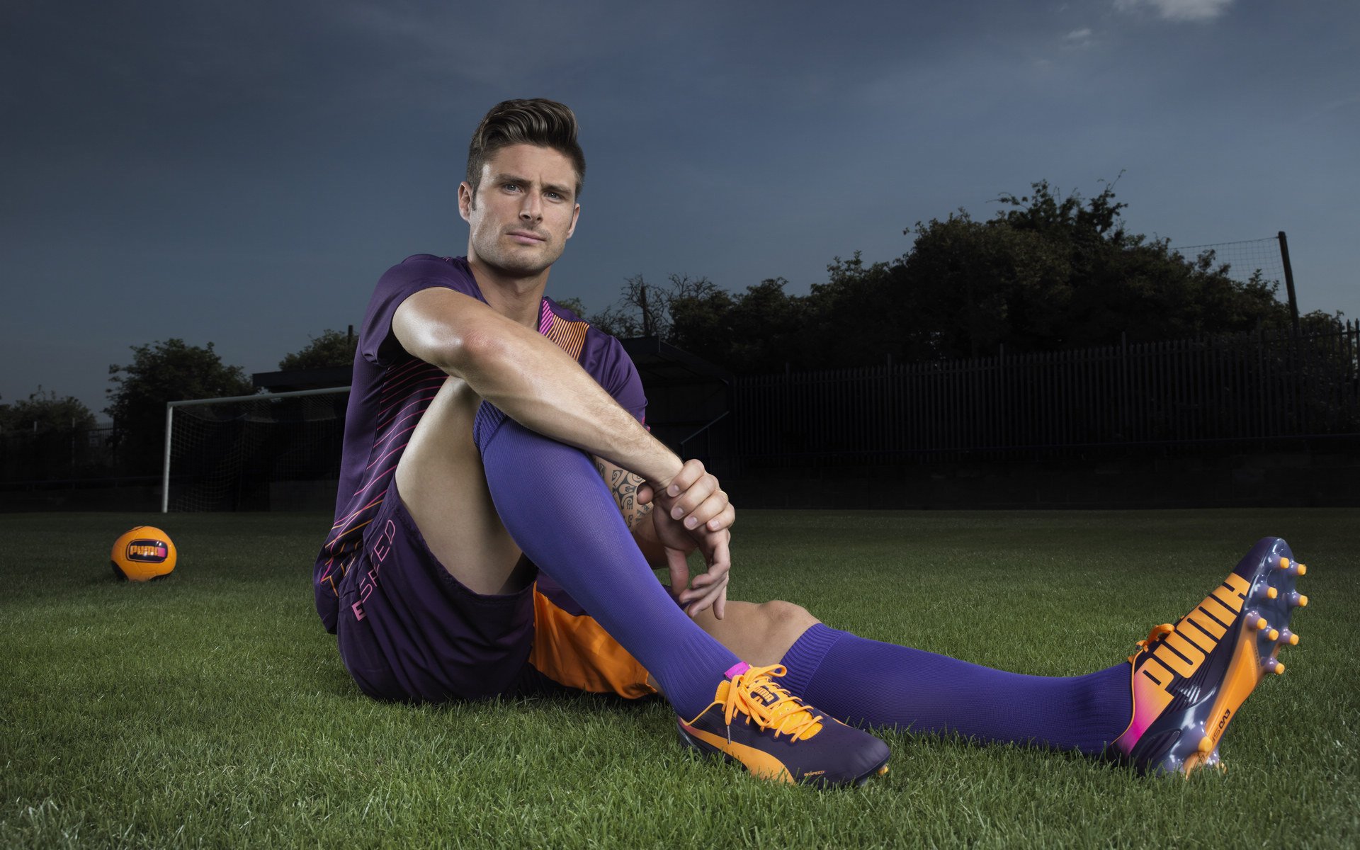 《电竞赛事现场纪实：记者带你一探究竟》，电竞赛事看点